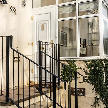 10 Sydenham - By Luxury Apartments Челтнъм Екстериор снимка