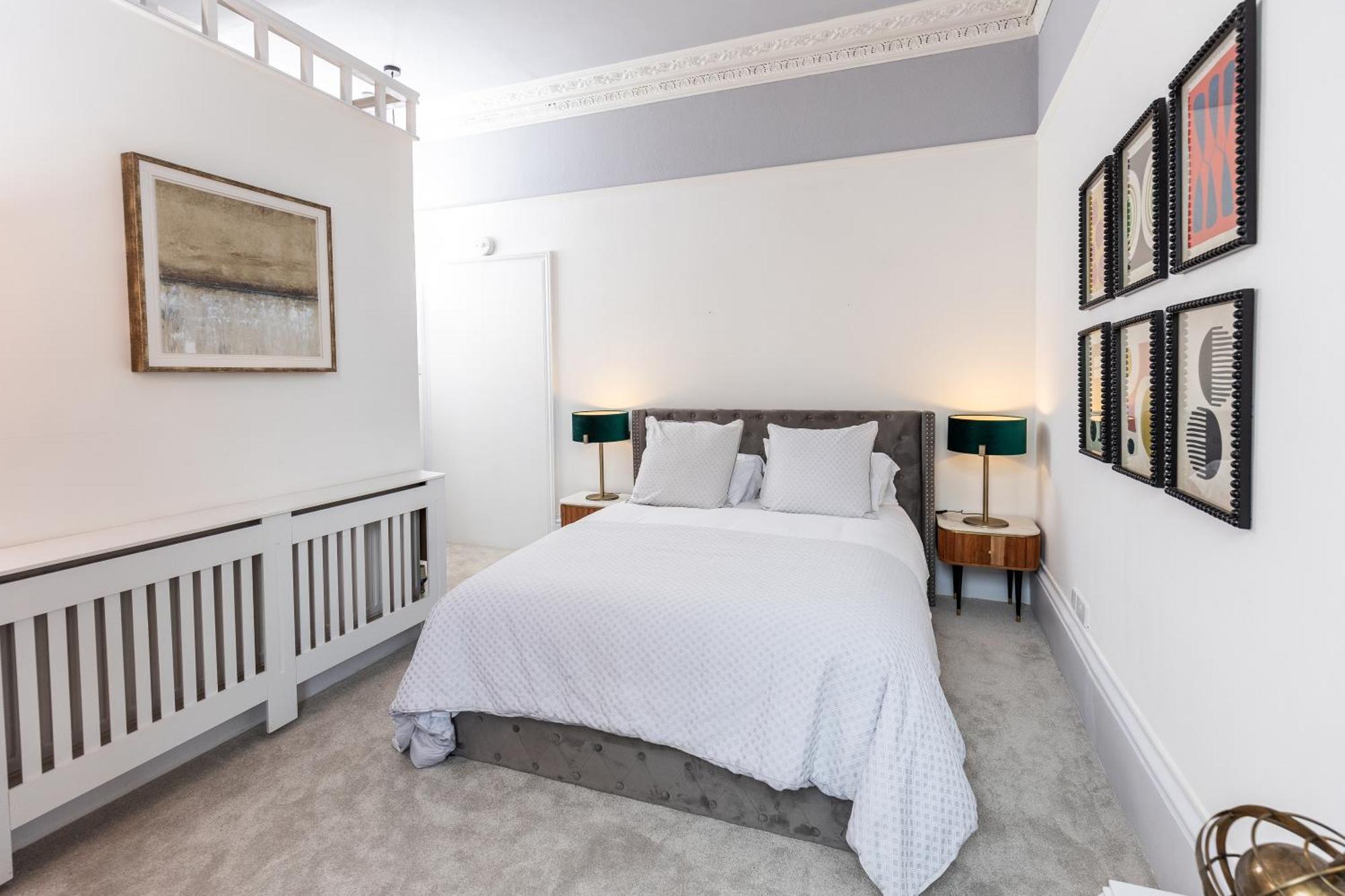 10 Sydenham - By Luxury Apartments Челтнъм Екстериор снимка